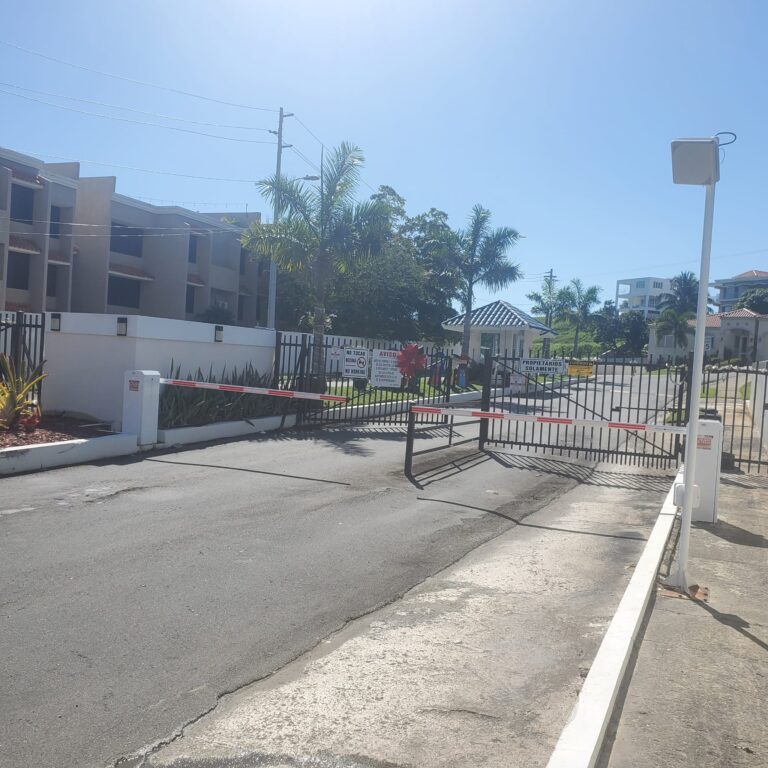 Entrance to Mansiones de Playa Hucares