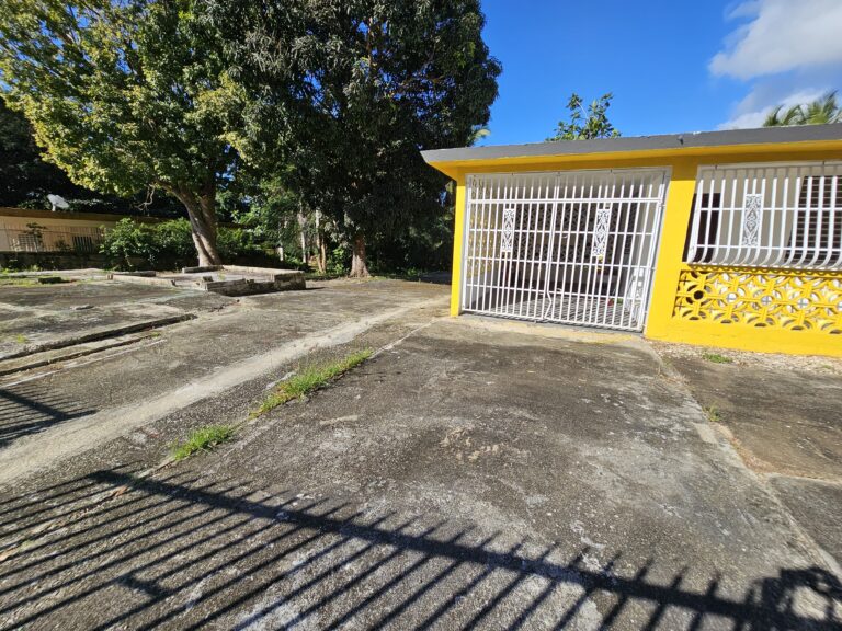 Front of House Naguabo, 5 min from Malecon