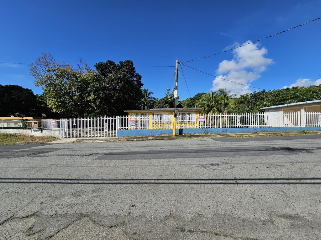 Front of House Naguabo, 5 min from Malecon