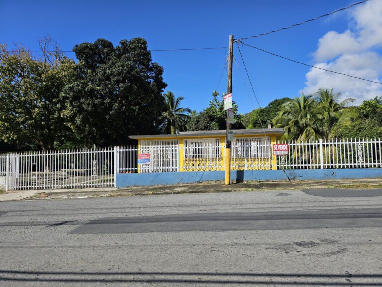 Front of House Naguabo, 5 min from Malecon