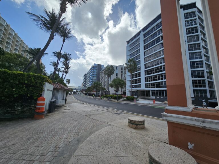 Entrance to Playita del Condado