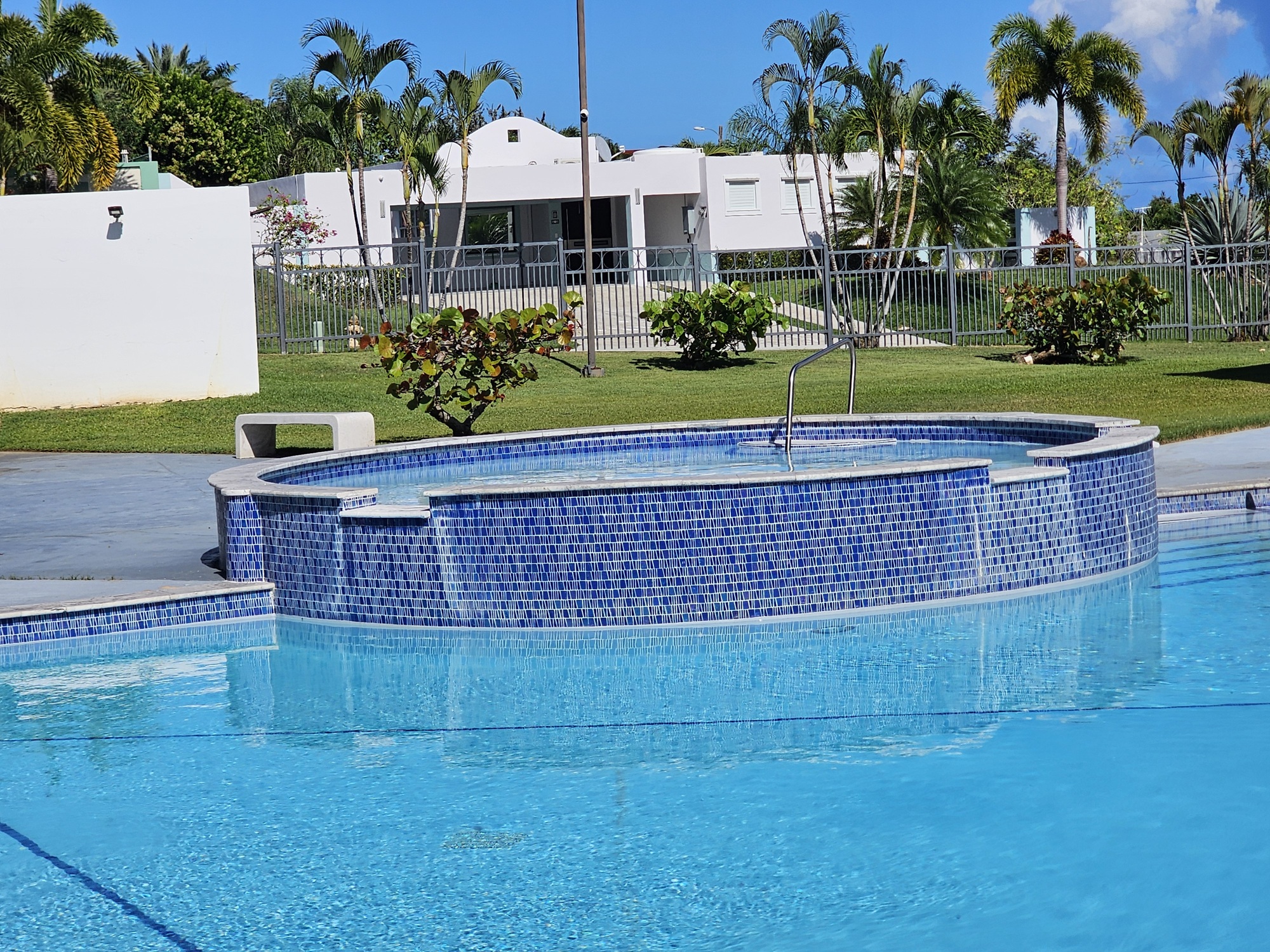 Pool / Jacuzzi