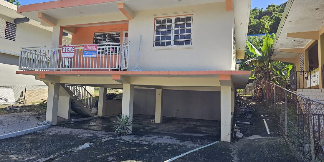 RENTED 500 or Sale REDUCED ONLY 99K! House in Humacao, located in Bo